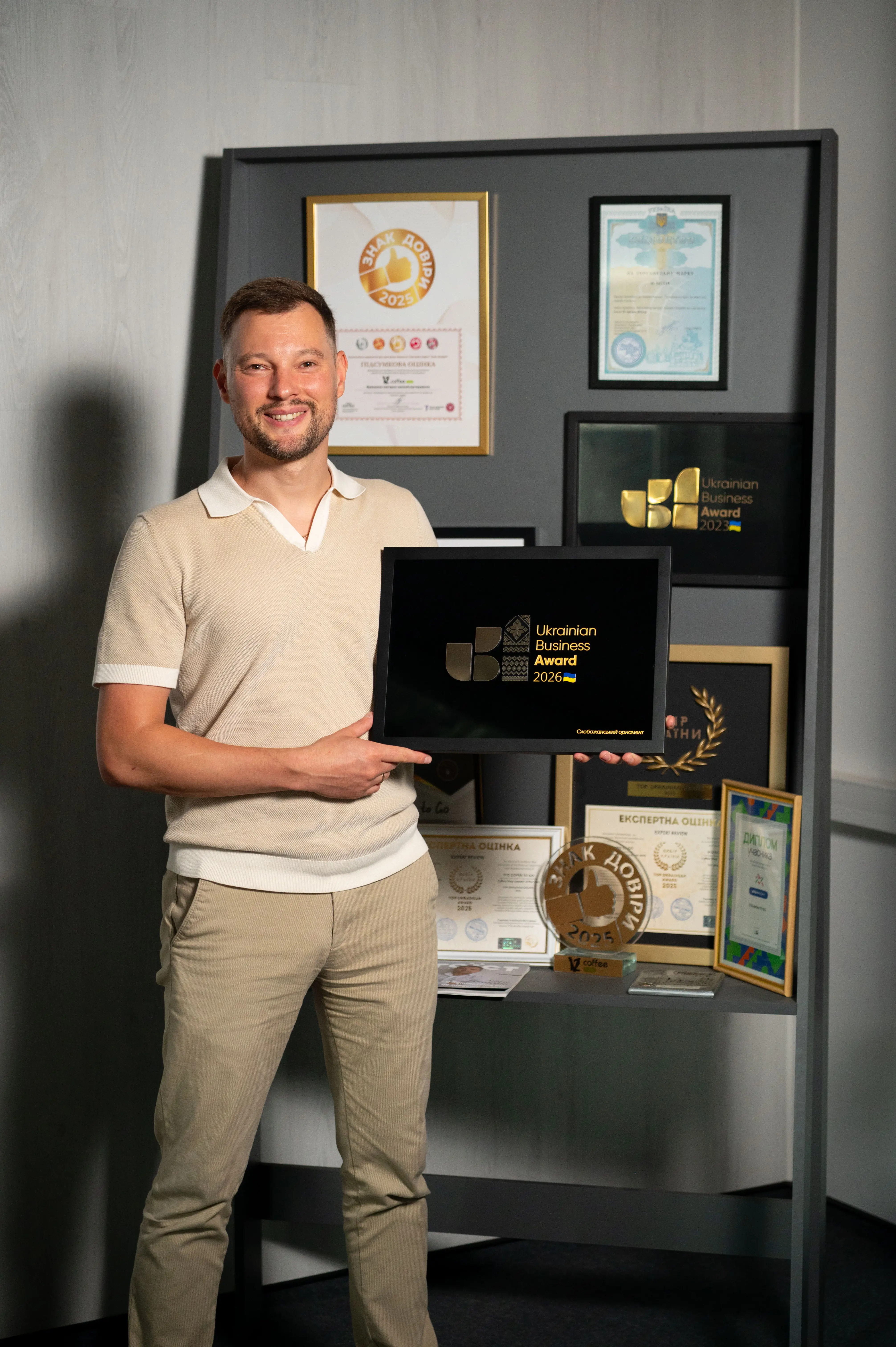 Олександр — CEO V12 Coffee