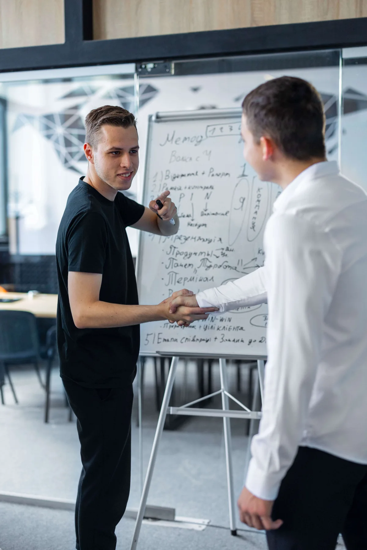 Илья и Светлана — Sales Managers V12 Coffee